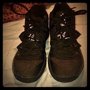 Nike Kyrie 5 Basketball shoes